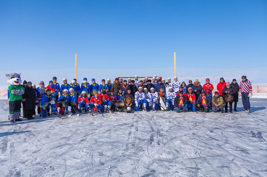 Хоккеисты из Иркутска, Республики Бурятия и Монголии оформили 37 мячей на льду Байкала в рамках Первого этапа «Кубка двух озёр»