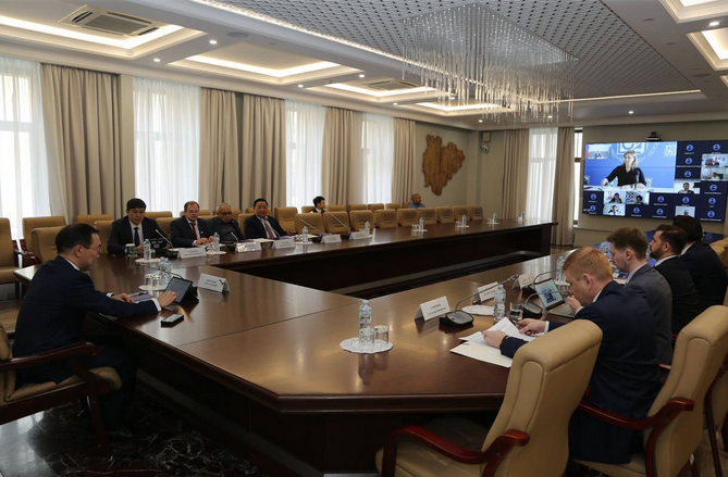 Глава Якутии провел заседание наблюдательного совета НОЦ «Север»