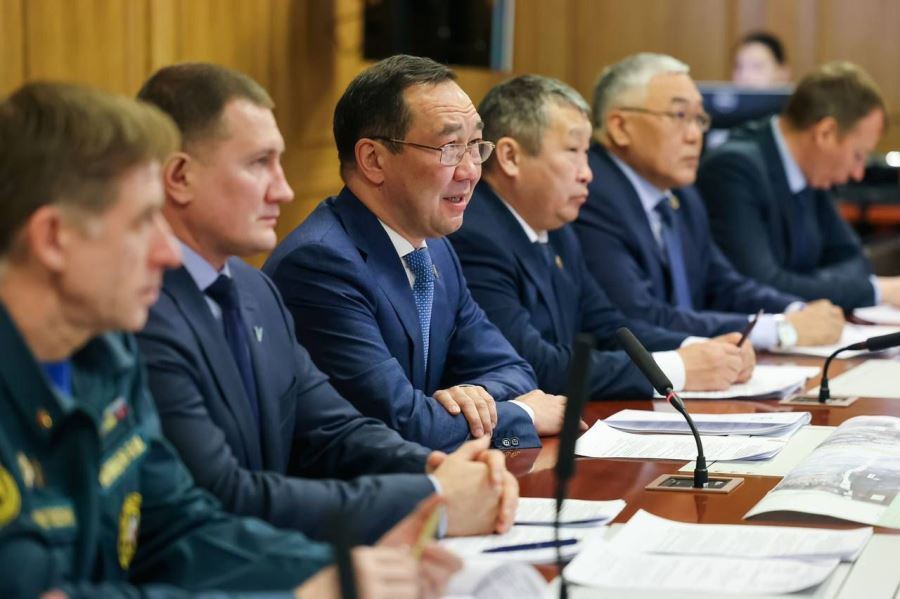Айсен Николаев провел заседание комиссии по предупреждению и ликвидации чрезвычайных ситуаций