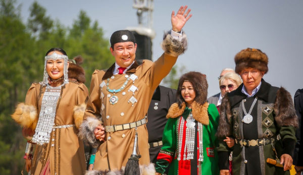 Айсен Николаев поздравил якутян с Днем национальных культур народов республики